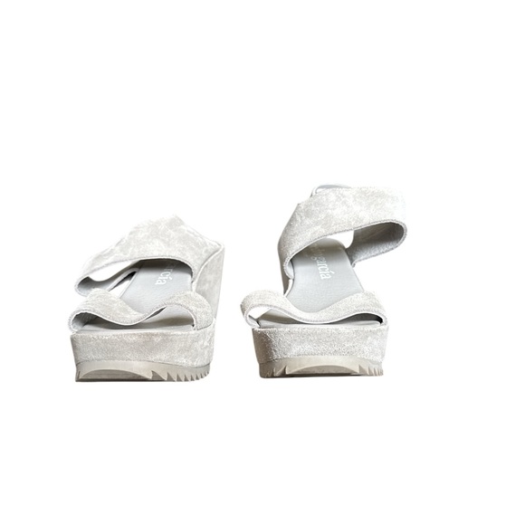 Pedro Garcia Cream Platform Wedges - Picture 1 of 5